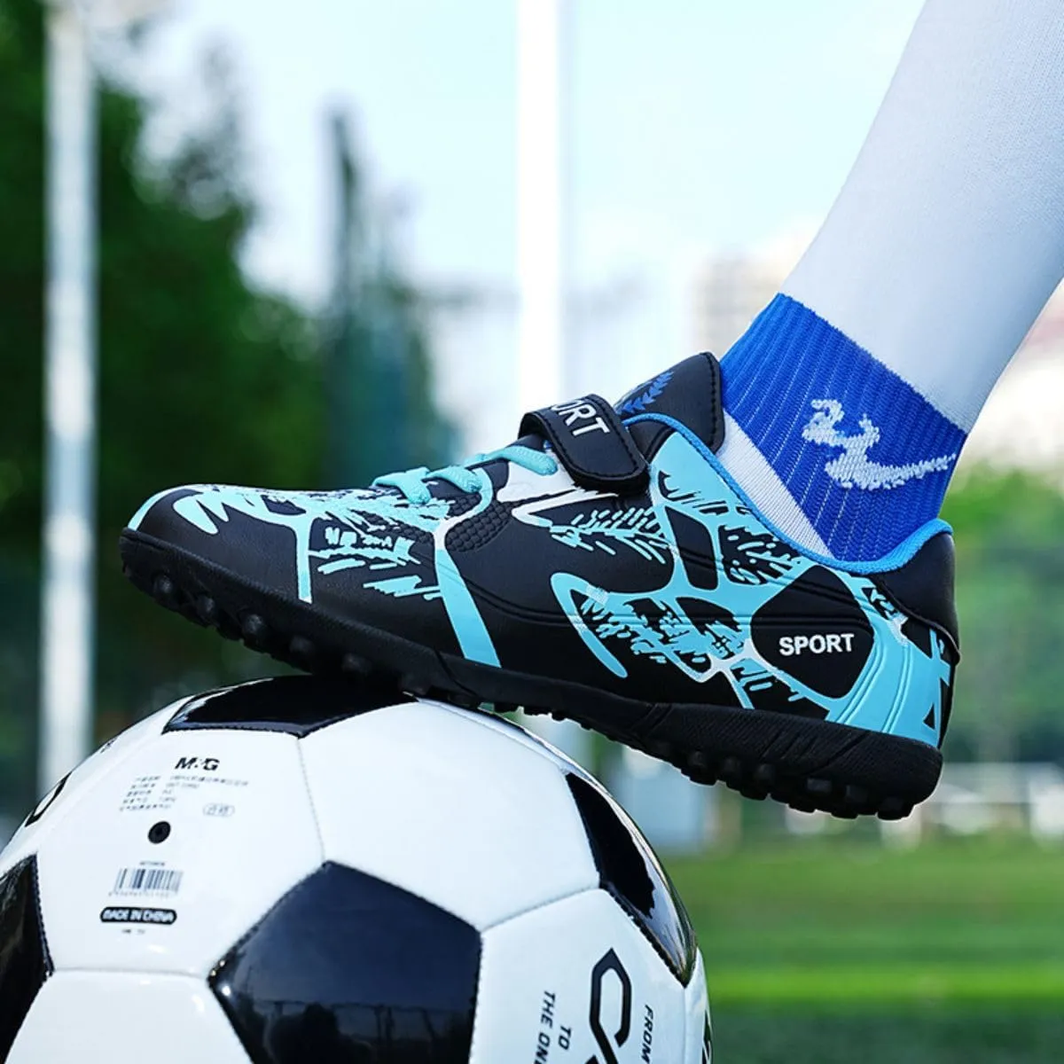 HESBITEUL Kids Soccer Cleats Boys Girls Athletic Outdoor Football Shoes AG TF Turf Spikes