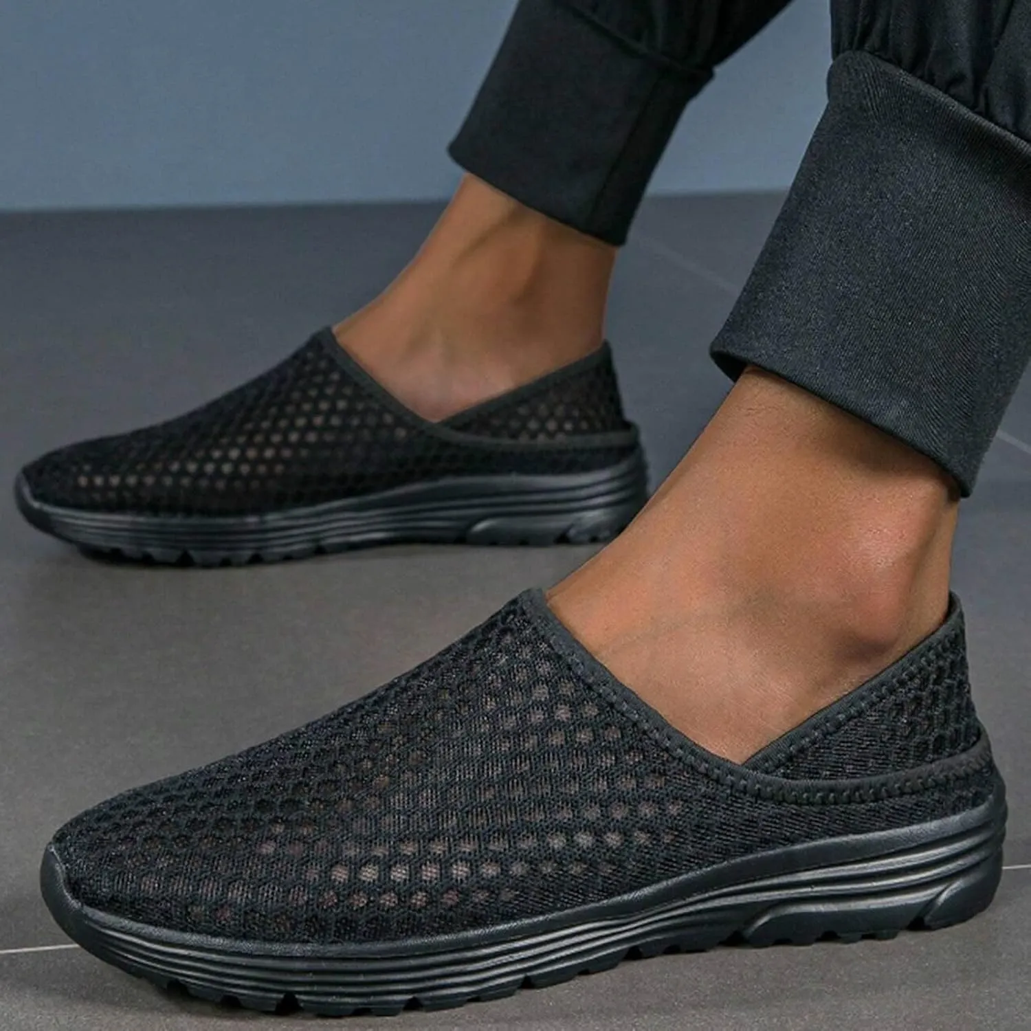 Men's Lightweight Cushion Sneakers Comfortable Lightweight Casual Walking Shoe Outdoor Non Slip Jogging Sneakers