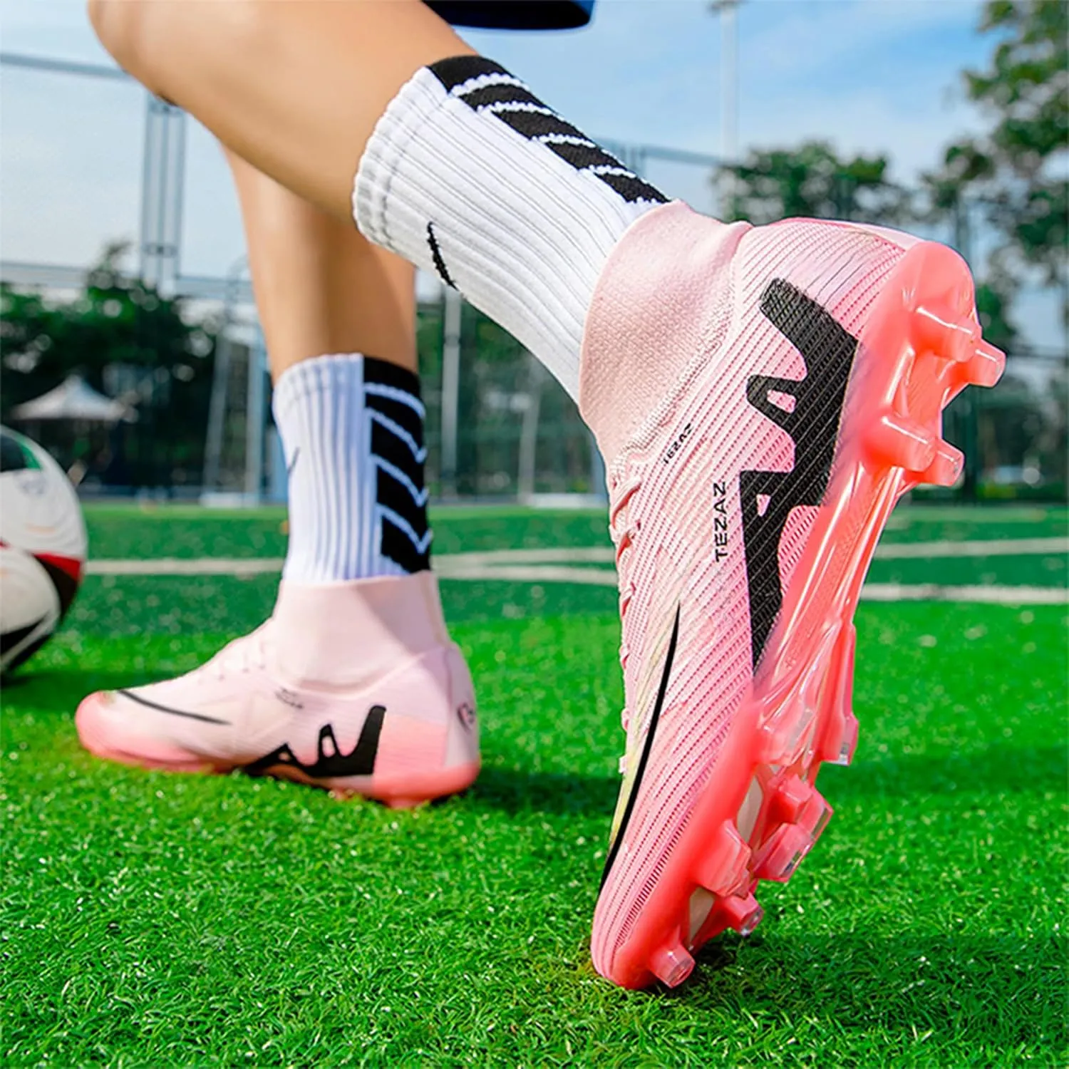 Men's Soccer Cleats Lightweight Football Cleats Professional Training High-top Soccer Shoes
