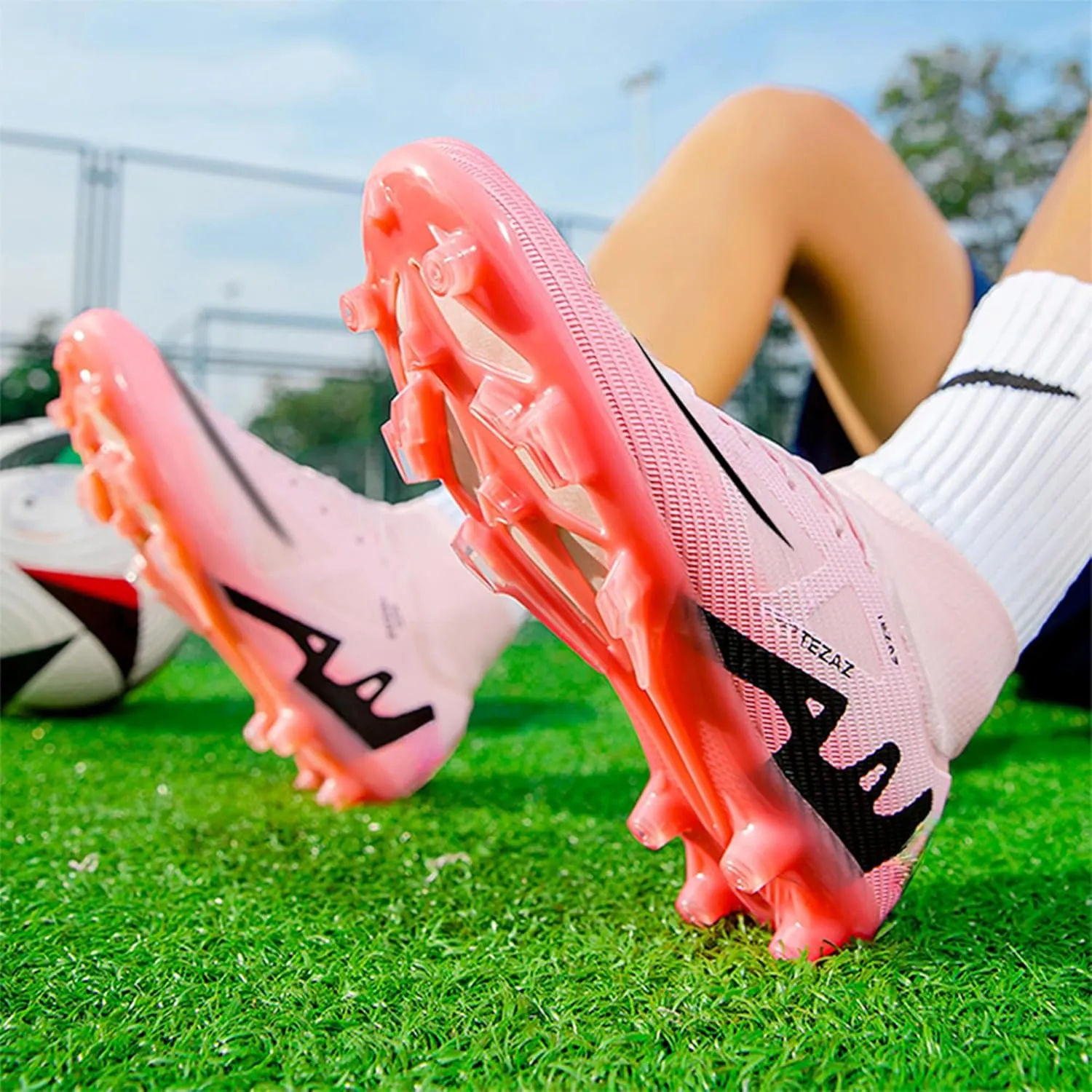 Men's Soccer Cleats Lightweight Football Cleats Professional Training High-top Soccer Shoes