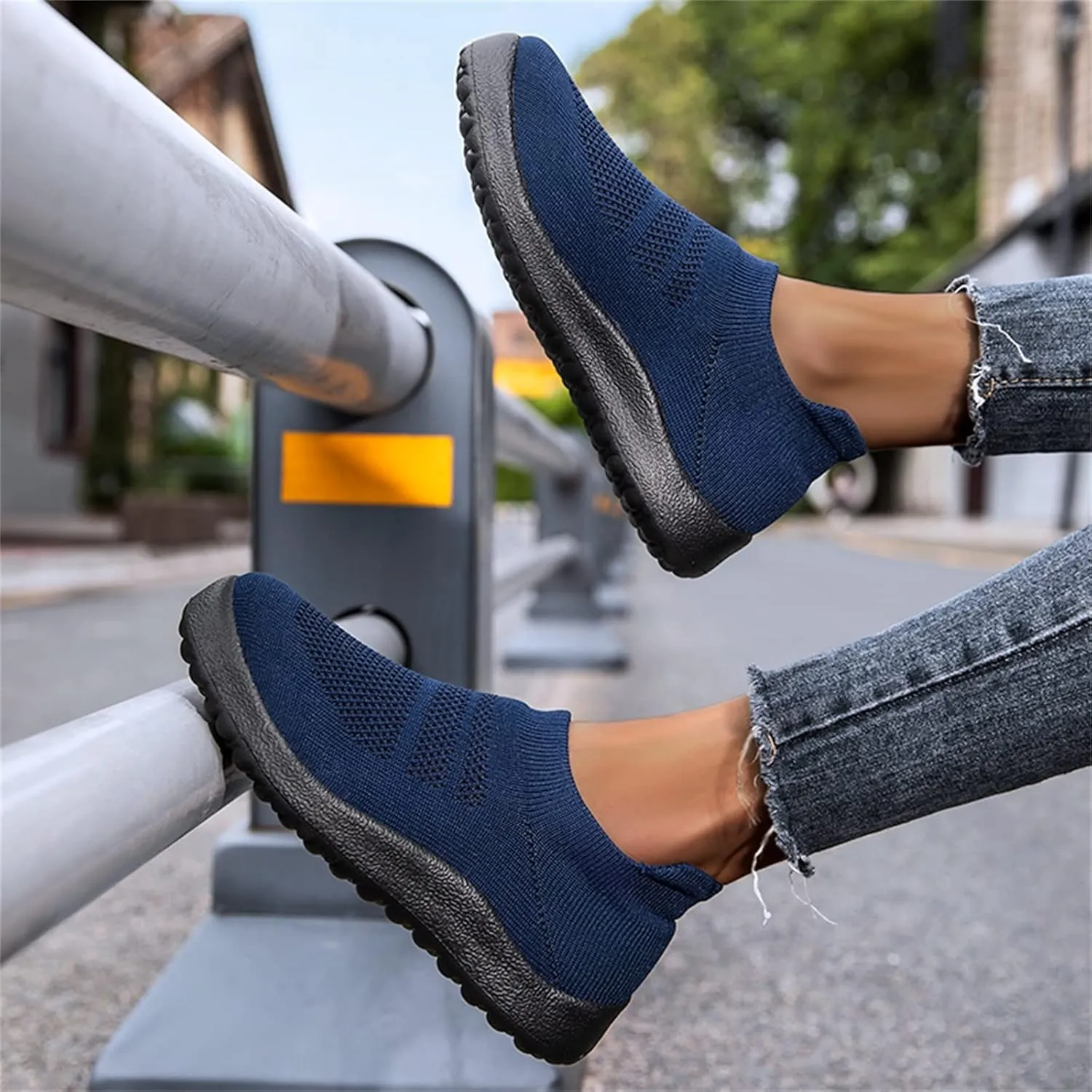 Women's Slip On Sneakers Lightweight Breathable Running Shoes for Men Arch Support Ladies Shoes Casual White Platform Sneakers Waterproof Tennis Shoe Loafers Shoe